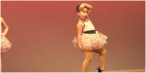 Bocah 3 Tahun Ini Punya Bakat Dance Artistik Yang Bikin Gemes!