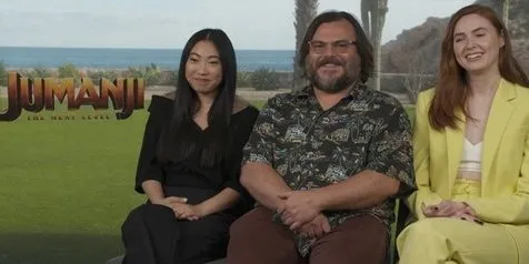 Awkwafina, Jack Black, dan Karen Gillan Berbagi Tips Bertahan Hidup di Dunia JUMANJI