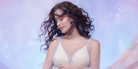 Bak Bidadari! Cantiknya Marissa Nasution Pemotretan Maternity Pakai Dress Putih