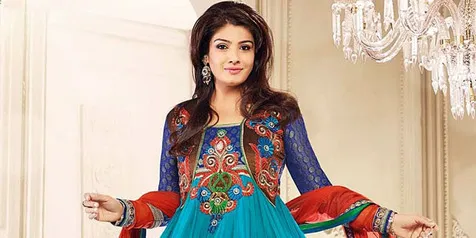 Bak Saudara Kembar, Raveena Tandon Pose Bareng Aktris 'Miliarder'