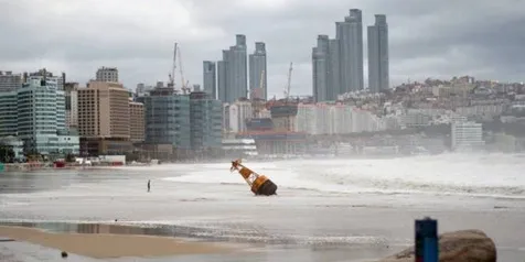 Bak Tsunami, Video Ini Rekam Dahsyatnya Gelombang Topan Chaba
