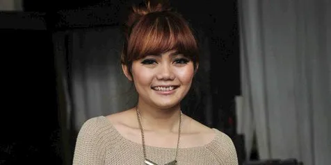 Bantah Galau, Rina Nose Pilih Momen Tepat Untuk Melepas Hijab