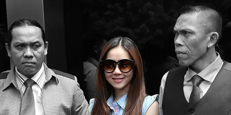 Beda Keyakinan, Rere Dibacakan 2 Kalimat Syahadat Oleh Charly