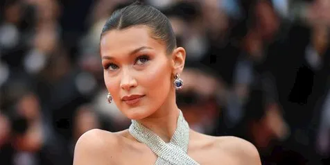 Bella Hadid Nekat Berpose Topless Untuk Cover Vogue Meksiko