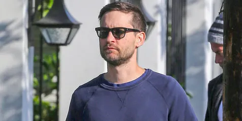 Belum Genap Sebulan Cerai, Tobey Maguire Dinner Bareng Wanita Ini