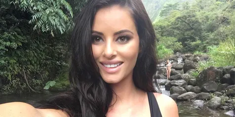 Berfoto Telanjang di Gunung, Model Cantik Ini Dikecam - Plus.Kapanlagi.com