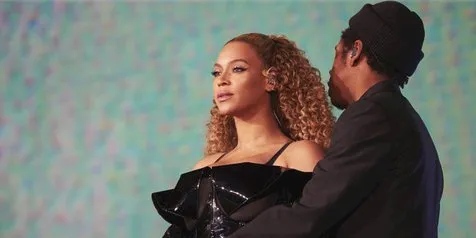 Beyonce & Jay Z Pamer Kemesraan di Atas Panggung 'On The Run II'