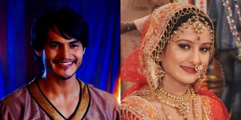 Bikin Iri, Selfie Mesra Ravi Bhatia dan Heena Parmar Dalam 