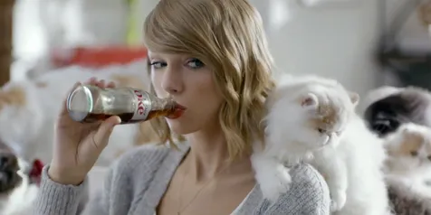 Bintangi Iklan Terbaru, Taylor Swift Jadi Ratu Kucing Cantik