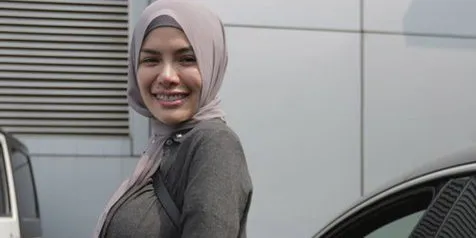 Bisnis Makin Lancar, Nikita Mirzani Bikin Bikini Khusus Berhijab