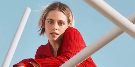 Braless di Pemotretan Terbaru, Kristen Stewart Bicara Soal Masa Lalunya Bersama Robert Pattinson