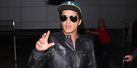 Bruno Mars: Bermusik Tak Ada Hubungannya Dengan Jual Parfum!