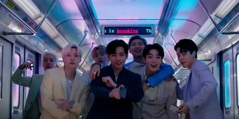 BTS Pamer Smartphone Baru, Visualnya Sukses Bikin Netizen Halu