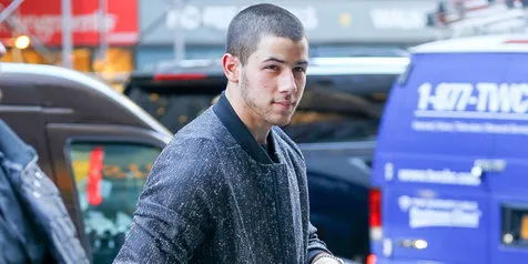 Bukan Kate Hudson, Nick Jonas Ketahuan Kencan Dengan Wanita Ini