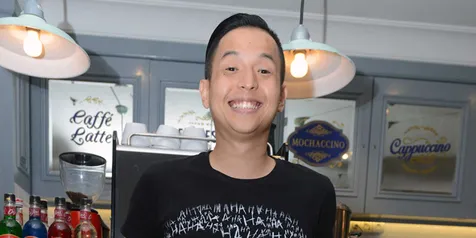 Bukan Musisi, Ernest Prakasa Berikan Konsep Lagu Senyum & Harapan