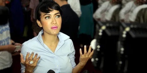 Jupe tak takut setan / KapanLagi®