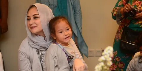 Cerita Parenting Mona Ratuliu, Berbagi Dengan Ibu Dari Anak Autis