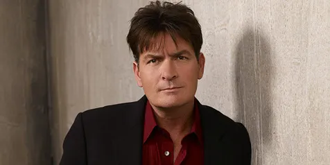 Charlie Sheen Ajak Bintang Porno Tinggal di Rumahnya