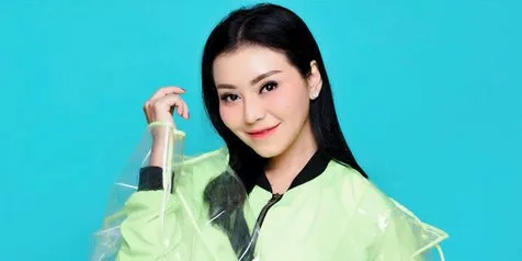 Comeback, Baby Sexyola Minta Restu ke Ratu Dangdut