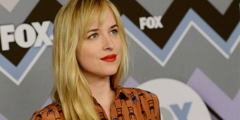 Dakota Johnson Dikaitkan Film Erotis 'FIFTY SHADES OF GREY' - KapanLagi.com