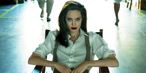Dandan Cantik, Angelina Jolie Ajak Anak-Anaknya ke Acara Red Carpet