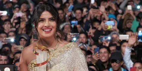 Dapat Piala Penghargaan di Marrakech Film Festival, Priyanka Chopra Tampil Stunning