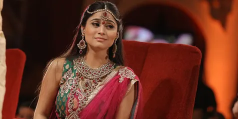 Dari 50 Finalis Wanita Terseksi di Asia, Soumya Raih Peringkat...