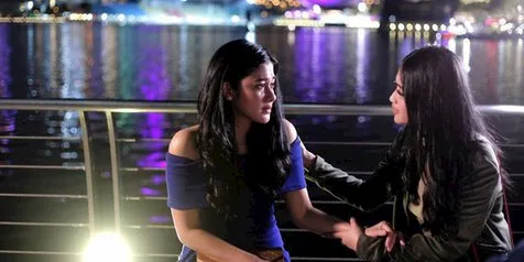 Debut Layar Lebar, Naysila Mirdad Lari-Lari di Singapura Pakai High Heels