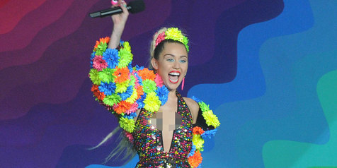 Demi Miley Cyrus, Tayangan MTV VMA 2015 Ditunda