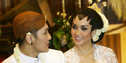 Demian - Sara Wijayanto Tentukan Hari Nikah Dengan 