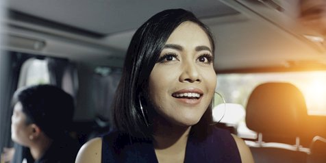 Denada Beberkan 2 Nama Artis Yang Tak Pernah Berhenti 