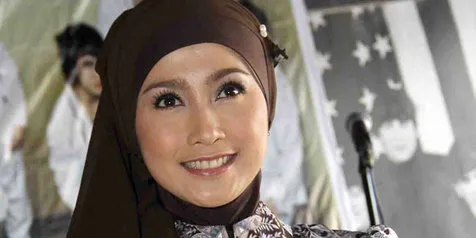 Desy Ratnasari Figur Tepat Sosialisasikan Badak Jawa