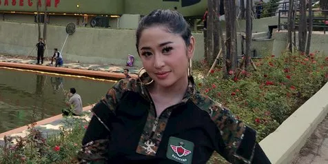 Dewi Perssik Wujudkan Impian Almarhum Ayah Dengan Cara Ini