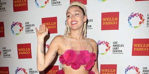 Di Balik Bengal & Kontroversi, Miley Cyrus Miliki Hati 'Pink'