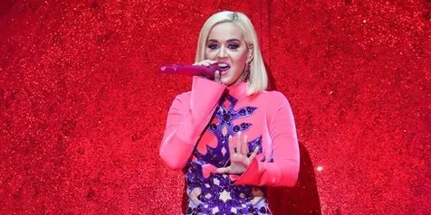 Dianggap Singgung Fans BTS, Katy Perry Ditinggal Penonton - Dapat 'Black Ocean'