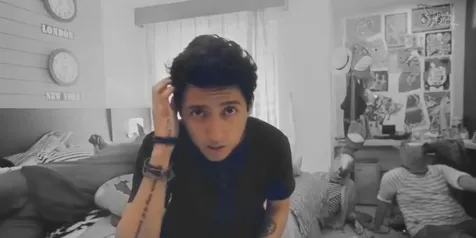 Dibully Habis-Habisan, Aaron Ashab Edit Caption Fotonya