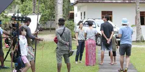 Dikejar Rilis, Mira Lesmana Panik 'KULARI KE PANTAI' Tak Selesai Tepat Waktu