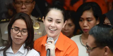 Dikira Non Muslim, Fans Beri Jennifer Dunn Alkitab