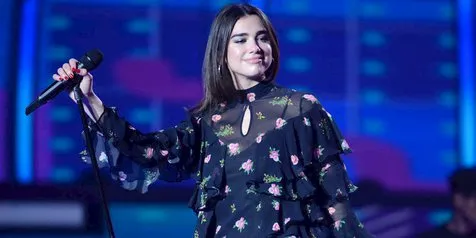 Dua Lipa Senang Taylor Swift Akhiri Dominasinya di Posisi Puncak Chart Musik Inggris