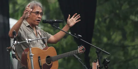 Dukung Deklarasi Pangan, Iwan Fals 'Bakar' UI - KapanLagi.com