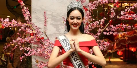 Dukungan Felicia Hwang Untuk Kezia Warouw di Miss Universe 2016