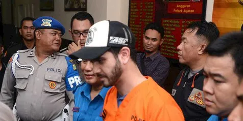 Fachri Albar Sakit Kepala Karena Berhenti Konsumsi Dumolid