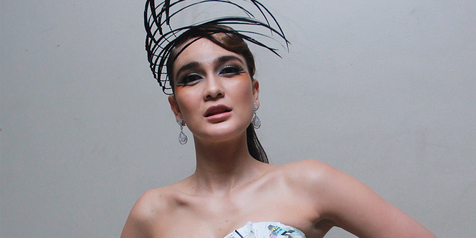 [Foto] Bak Lady, Cantiknya Luna Maya di Pernikahan Raffi 