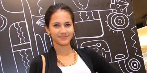 Foto Bareng, Pevita Pearce dan Al Hanya Teman