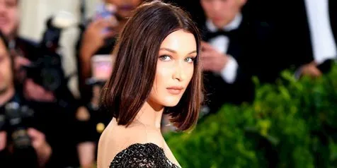 FOTO: Bella Hadid Meneriaki Bodyguard, Apa Yang Sebenarnya Terjadi?