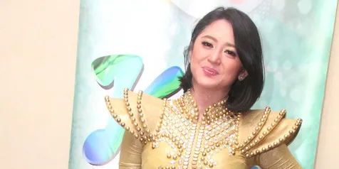 Foto Bugil Dewi Perssik Beredar di Dunia Maya?