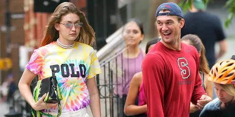 Foto Kencan Gigi Hadid dan Tyler Cameron Akhirnya Tertangkap Paparazi