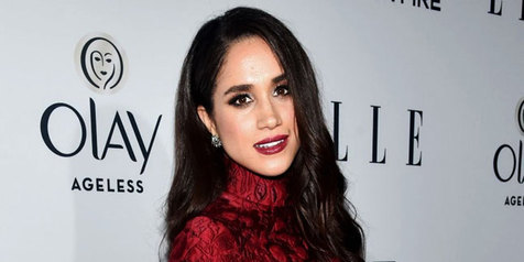  FOTO Meghan Markle Pakai Cincin  di  Jari Manis Dengan 