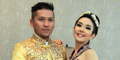  Foto Pakai Baju Pengantin Gading dan Gisel Siap Menikah 