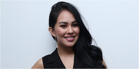 FOTO Terluka Karena Fans Punggung Kartika  Putri Diperban 